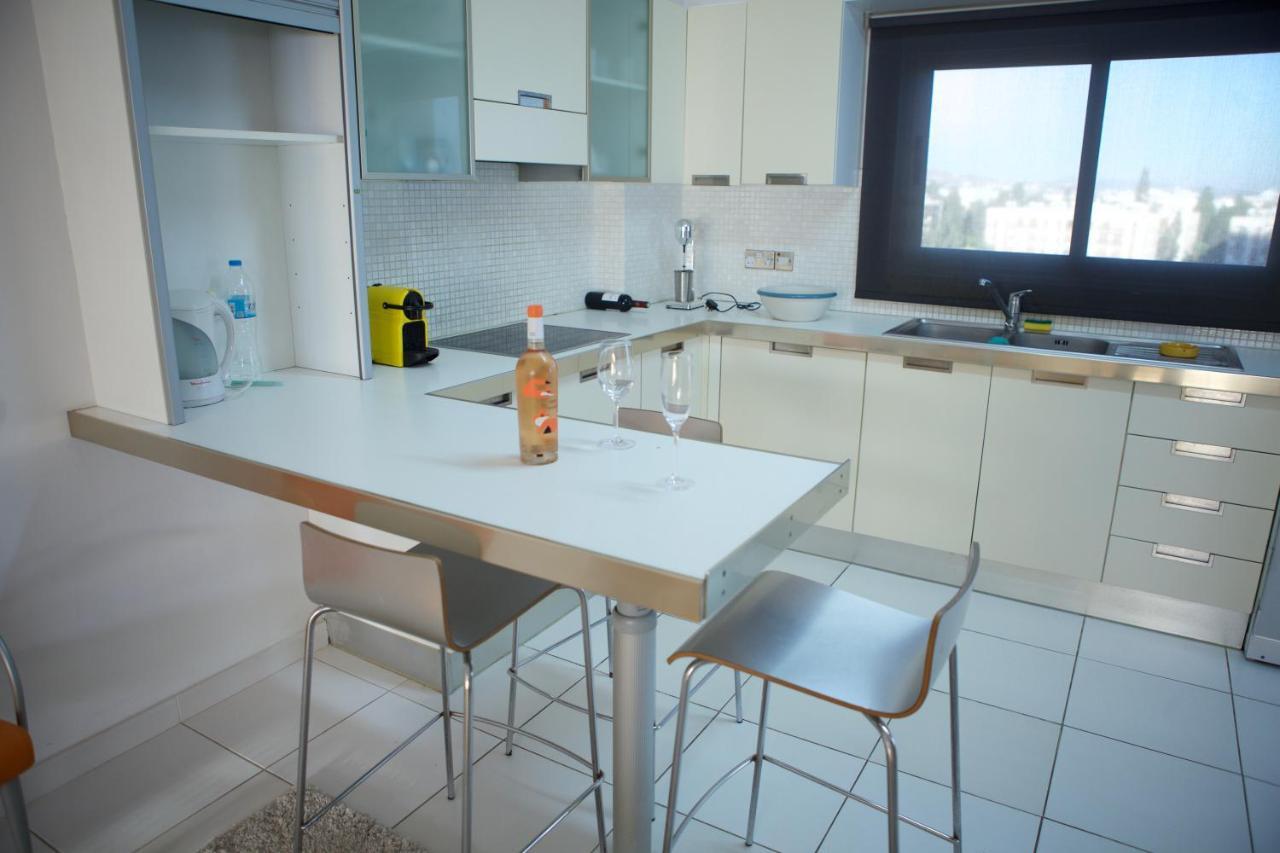 Seaside Spacious Apartment With Sea View Лимасол Екстериор снимка